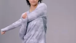 TYR SunDefense™ Women's Vented Long Sleeve Crew Shirt - Turbulent -Tyr 1572242598 77179af19d512dc455c960ef7e91ecc84ba976af55c3bdffeb5db43c6a2e7588 d 295x166