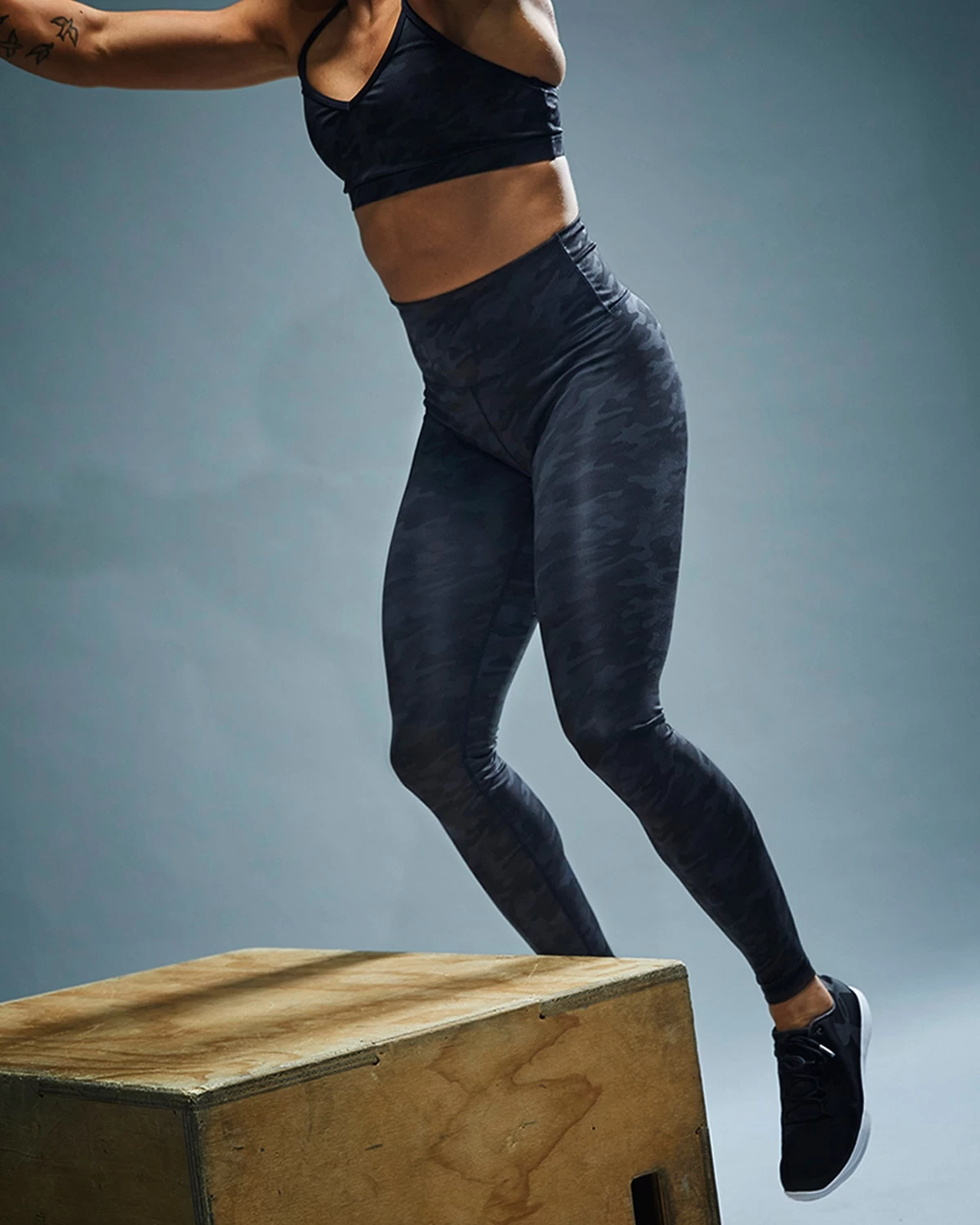 TYR Base Kinetic™ Women's High-Rise Full Length Leggings- Blackout Camo 9 TYR Base Kinetic™ Women's High-Rise Full Length Leggings- Blackout Camo - Image 9