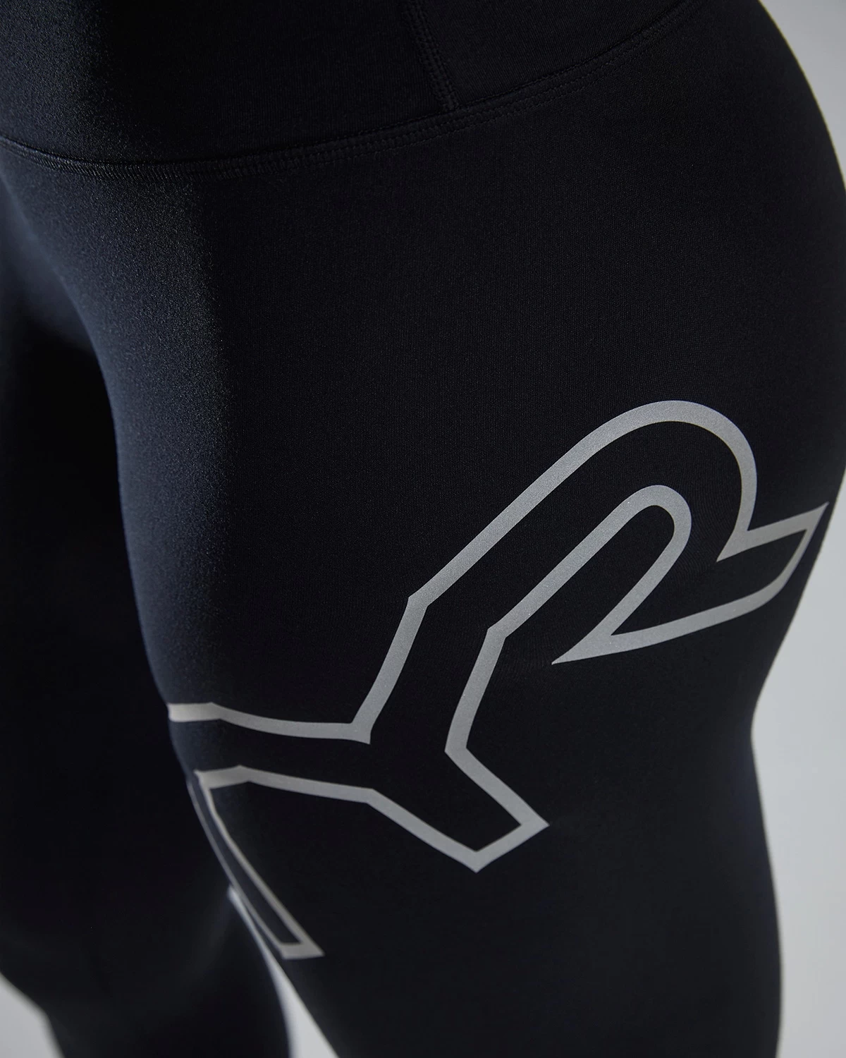TYR Base Kinetic™ Women's High-Rise 3/4 Logo Leggings - Solid 6 TYR Base Kinetic™ Women's High-Rise 3/4 Logo Leggings - Solid - Image 6