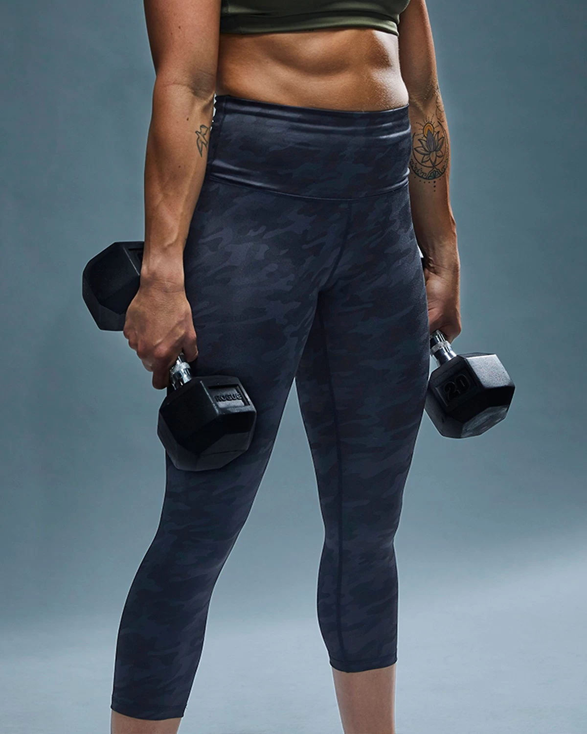 TYR Base Kinetic™ Women's High-Rise 3/4 Leggings - Blackout Camo 10 TYR Base Kinetic™ Women's High-Rise 3/4 Leggings - Blackout Camo - Image 10