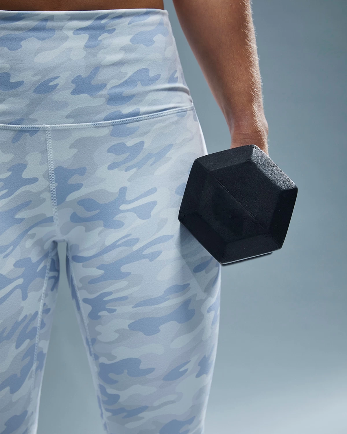 TYR Base Kinetic™ Women's High-Rise 3/4 Leggings - Whiteout Camo 7 TYR Base Kinetic™ Women's High-Rise 3/4 Leggings - Whiteout Camo - Image 7