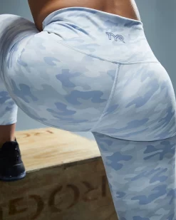 TYR Base Kinetic™ Women's High-Rise 3/4 Leggings - Whiteout Camo 19 TYR Base Kinetic™ Women's High-Rise 3/4 Leggings - Whiteout Camo -Tyr FTTMRW3A 100 alt10