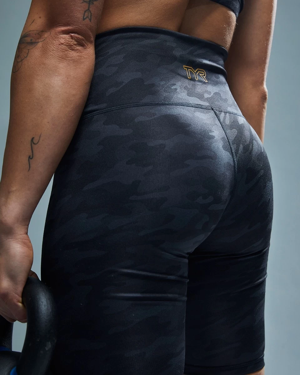 TYR Base Kinetic™ Women's High-Rise 8" Shorts - Blackout Camo 9 TYR Base Kinetic™ Women's High-Rise 8" Shorts - Blackout Camo - Image 9