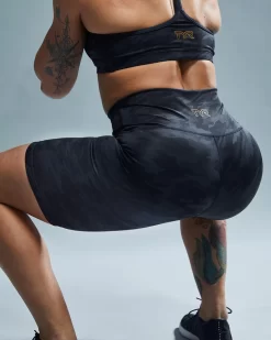 TYR Base Kinetic™ Women's High-Rise 8" Shorts - Blackout Camo 19 TYR Base Kinetic™ Women's High-Rise 8" Shorts - Blackout Camo -Tyr ftehsb3a 001 alt10 5