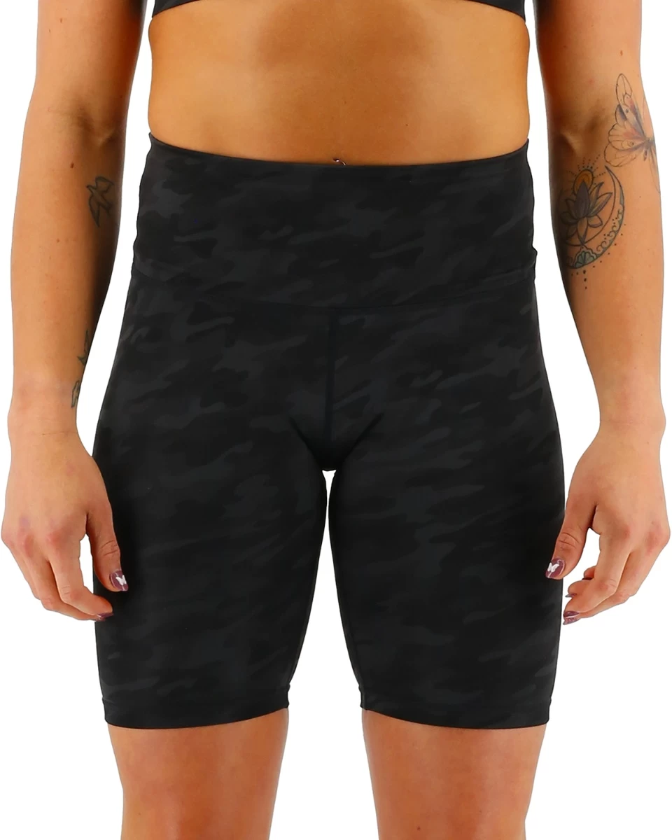TYR Base Kinetic™ Women's High-Rise 8" Shorts - Blackout Camo 1 TYR Base Kinetic™ Women's High-Rise 8" Shorts - Blackout Camo