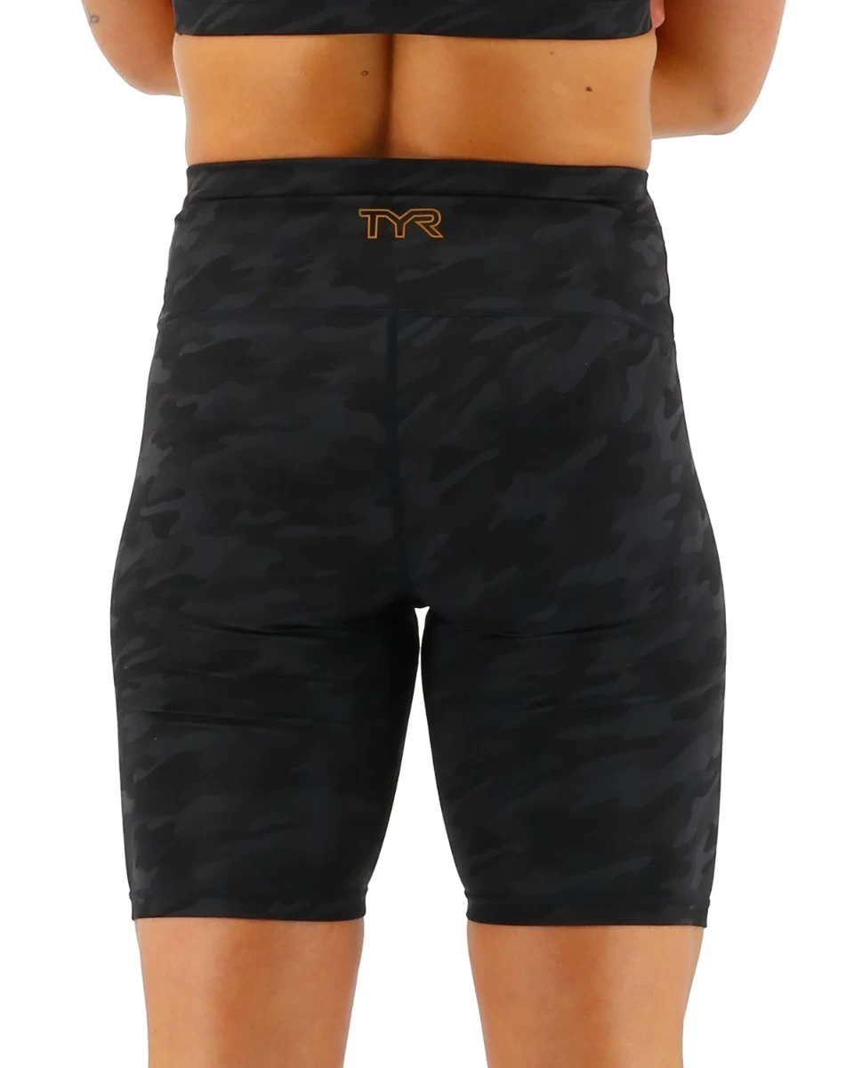 TYR Base Kinetic™ Women's High-Rise 8" Shorts - Blackout Camo 2 TYR Base Kinetic™ Women's High-Rise 8" Shorts - Blackout Camo - Image 2