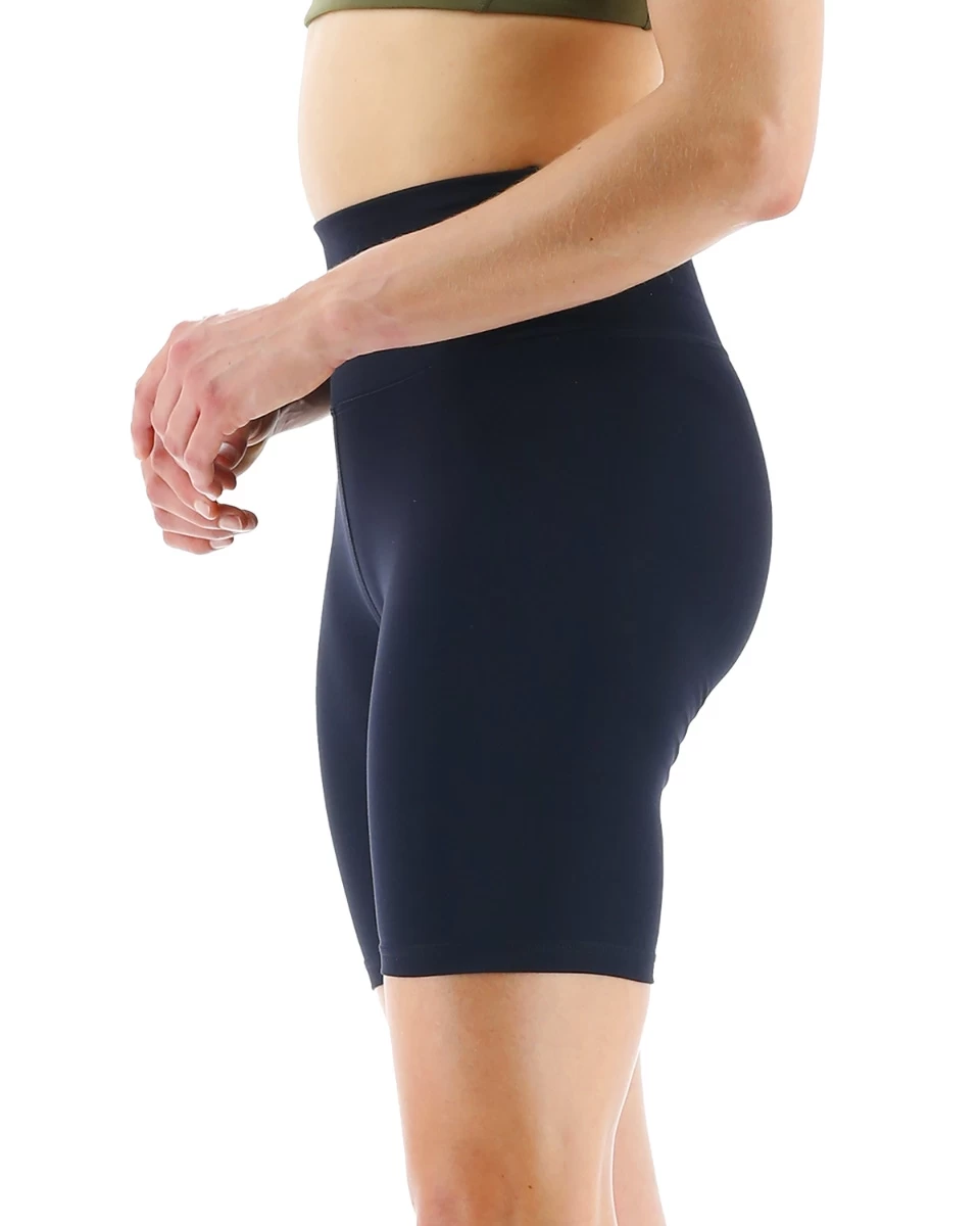 TYR Base Kinetic™ Women's High-Rise 8" Short - Solid 3 TYR Base Kinetic™ Women's High-Rise 8" Short - Solid - Image 3