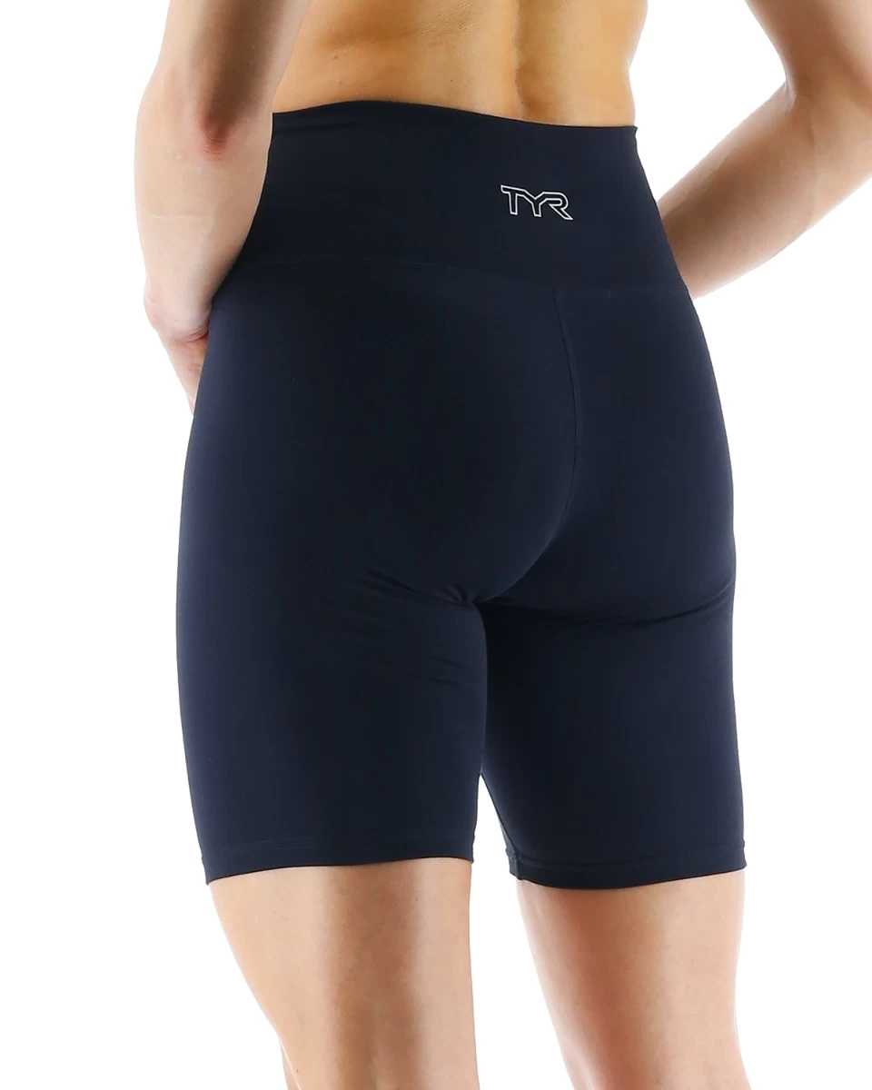 TYR Base Kinetic™ Women's High-Rise 8" Short - Solid 4 TYR Base Kinetic™ Women's High-Rise 8" Short - Solid - Image 4