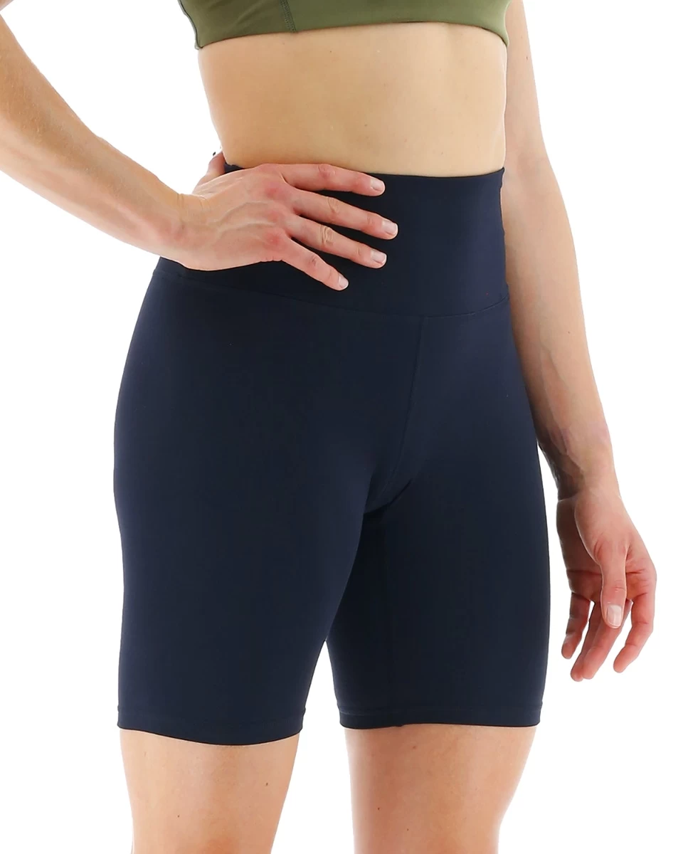 TYR Base Kinetic™ Women's High-Rise 8" Short - Solid 6 TYR Base Kinetic™ Women's High-Rise 8" Short - Solid - Image 6
