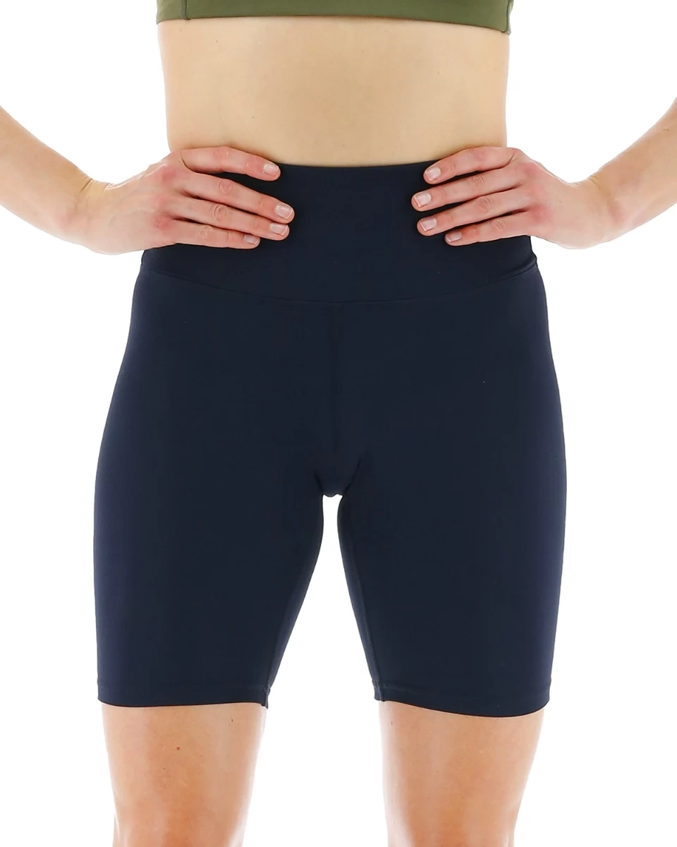 TYR Base Kinetic™ Women's High-Rise 8" Short - Solid 1 TYR Base Kinetic™ Women's High-Rise 8" Short - Solid