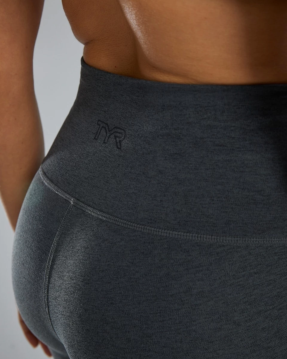 TYR Base Kinetic™ Women's High-Rise 3/4 Leggings - Solid 16 TYR Base Kinetic™ Women's High-Rise 3/4 Leggings - Solid - Image 16
